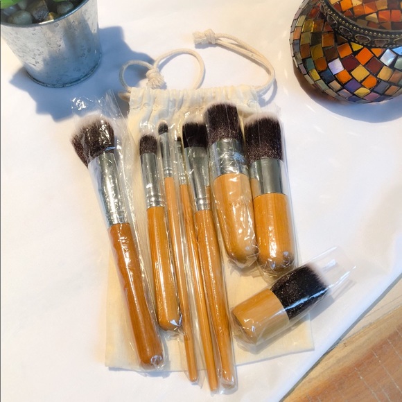 Other - 8-piece Cosmetics Brush Set